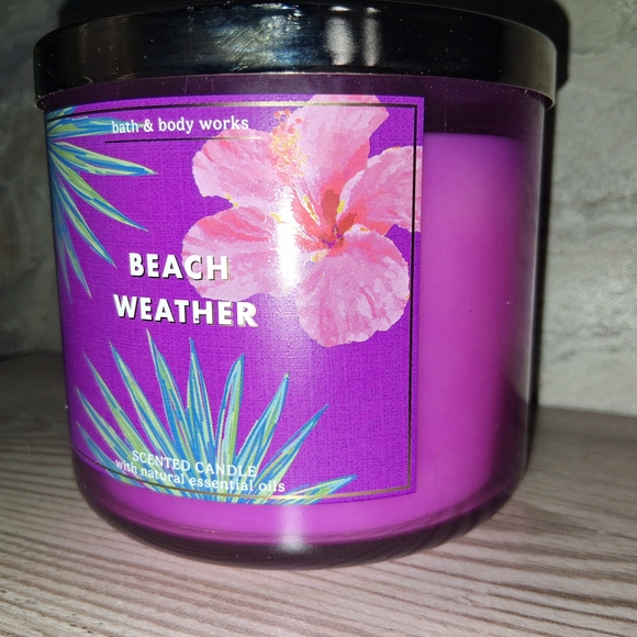 Bath & Body Works BEACH WEATHER 14.5oz. 3- Wick Candle. Sandalwood, Coconut. NEW - Picture 3 of 5